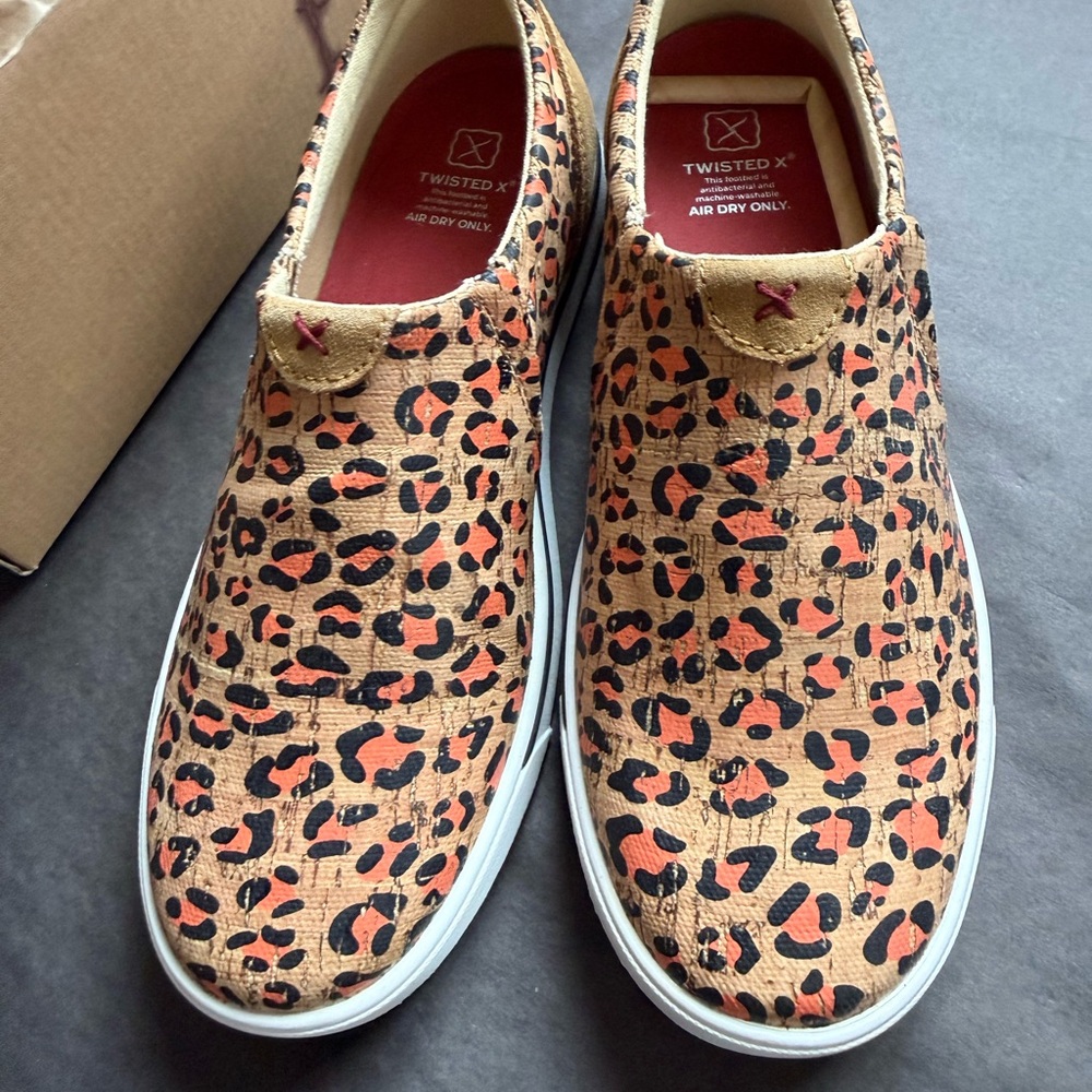 Twisted X Honey and Black Slip-On Kicks